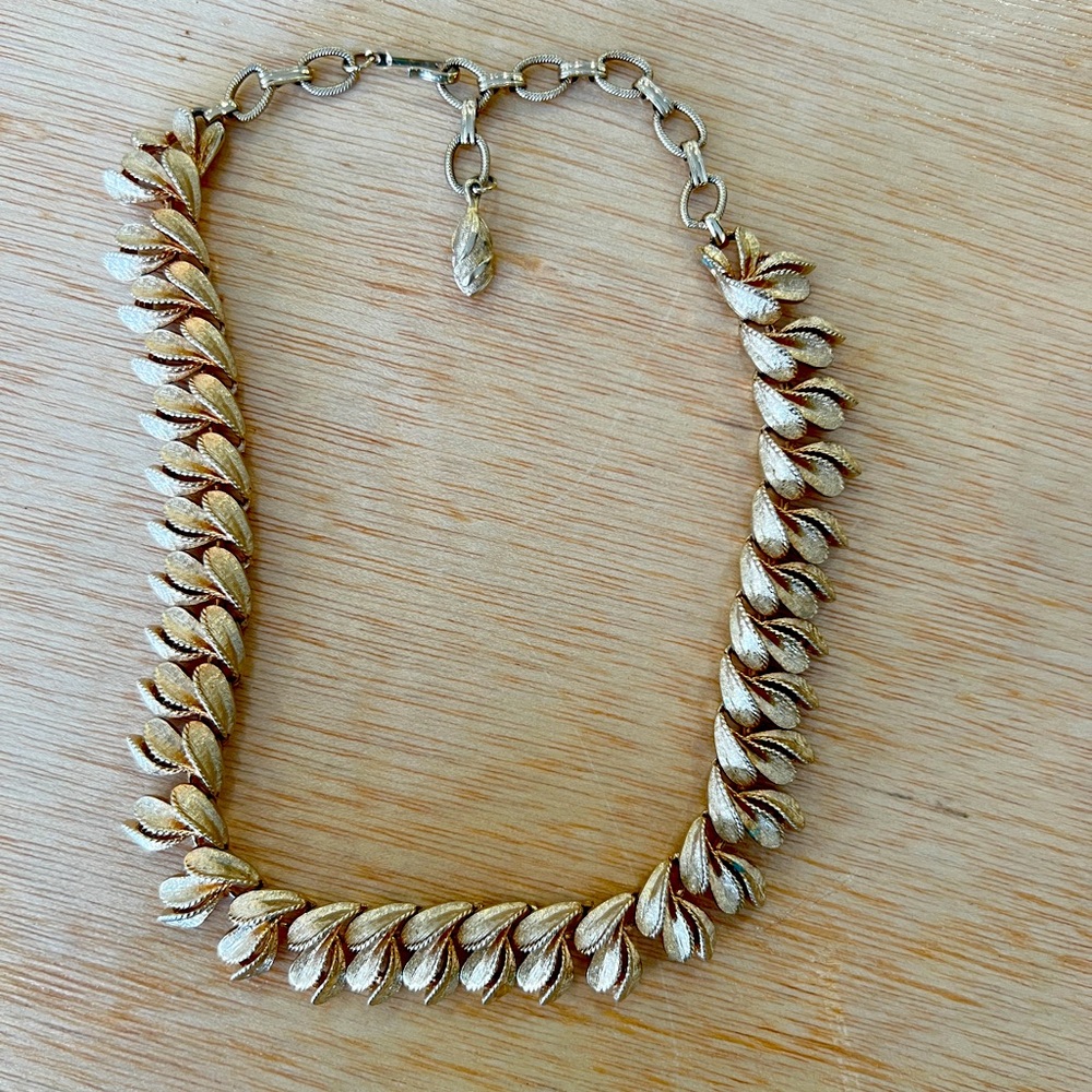 Vintage 1960s choker gold necklace